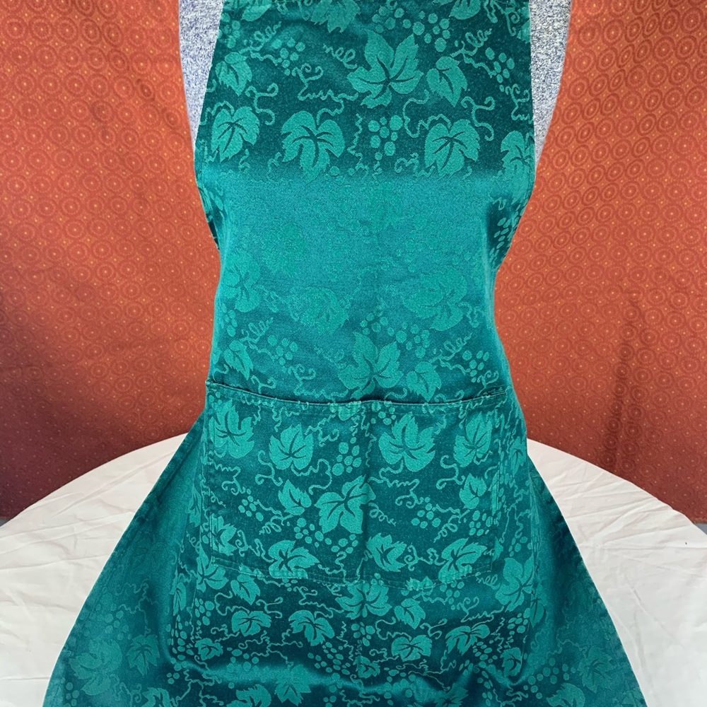 Aprons - Picture 2 of 6